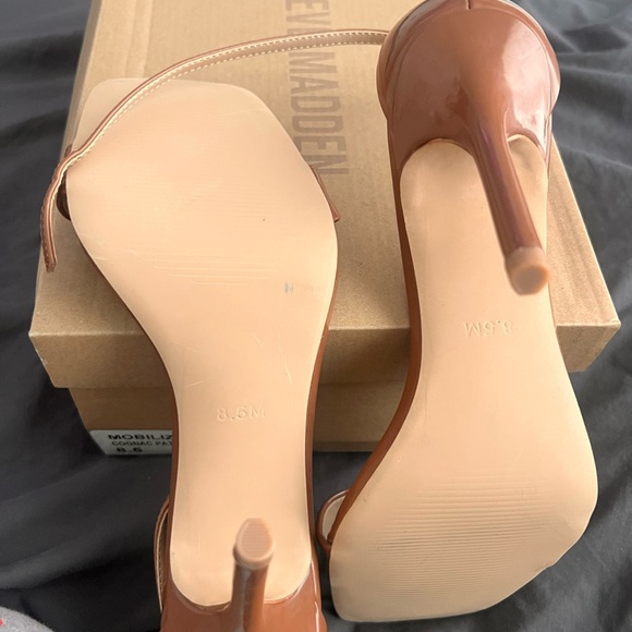 New with box Steve Madden Mobilize in Cognac 8.5 - Picture 3 of 7